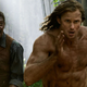 Samuel L. Jackson contempla al imparable Tarzán en The Legend of Tarzan (Todas las imágenes: Warner Bros.)